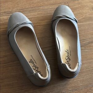 Life Stride Women's Tan Flats